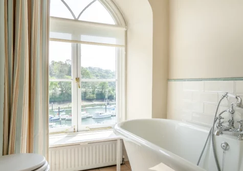 Bedroom #1 en-suite bathroom at Kits House at Mixtow Creek, Lanteglos