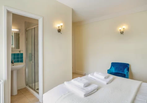 Bedroom #2 & en-suite shower room at Kits House at Mixtow Creek, Lanteglos