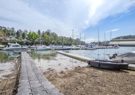 Kits House at Mixtow Creek is a stunning waterside residence with private access to a pontoon, perfect for boating & water sports