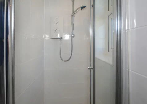 Bedroom #1 en-suite shower room at Kittiwake, Constantine Bay