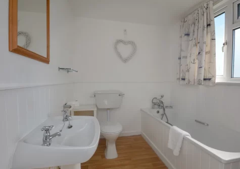 The bathroom at Kittiwake, Constantine Bay