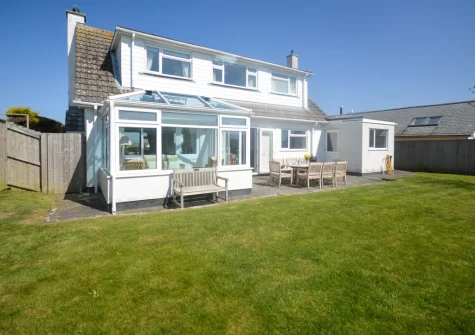 The patio, barbecue, alfresco dining area & enclosed lawned garden at Kittiwake, Constantine Bay