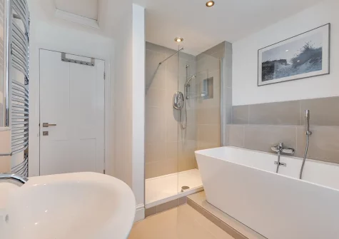 The bathroom at Kittiwake, Padstow
