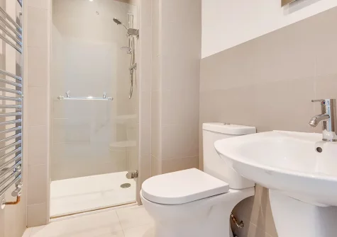 The shower room at Kittiwake, Padstow
