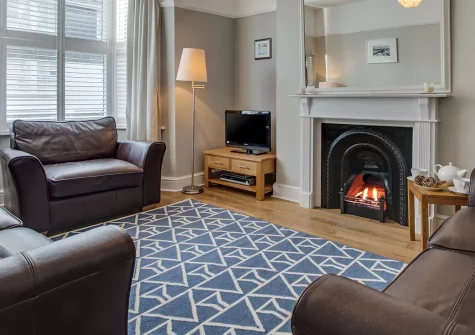 Kittiwake, Padstow is an elegant 4-bedroom period townhouse in the heart of this renowned fishing town. Enjoy stunning harbour and estuary views, private patio sanctuary, and easy access to beaches, coastal walks, and excellent restaurants.