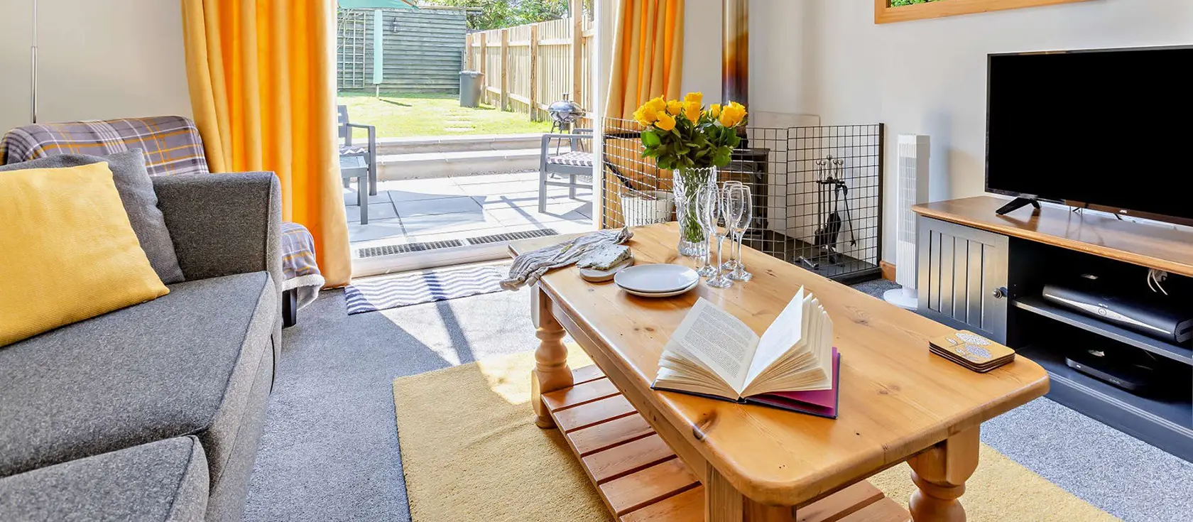 Klys Cottage, Bude, is a charming purpose-built two-bedroom cottage nestled in coastal North Cornwall. With its cosy wood burner, vaulted ceilings, garden, & proximity to beaches and attractions, it offers the perfect blend of comfort & convenience.