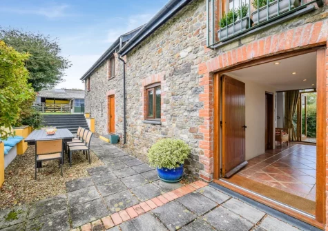 The patio & alfresco dining area at Knaworthy, Frithelstock Stone