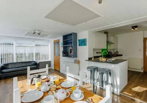 The dining area at Knot House, Bude