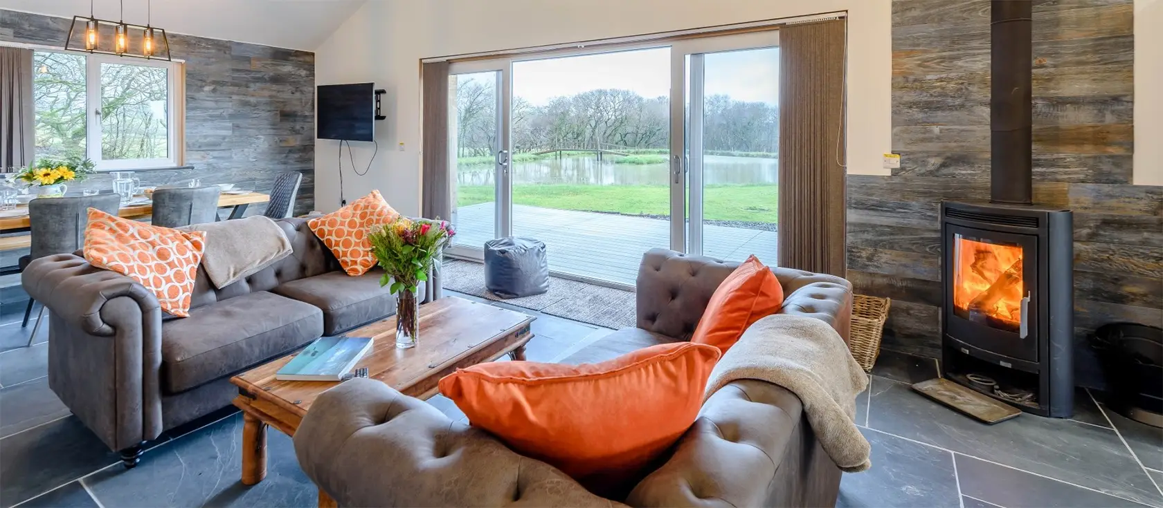 Lake Retreat, Ashwater is a cosy 3-bedroom lakeside haven with stunning views and private hot tub. Enjoy a beautifully furnished space, Smart TVs in all bedrooms, and access to a wildflower meadow and woodland, perfect for a family escape in Devon.