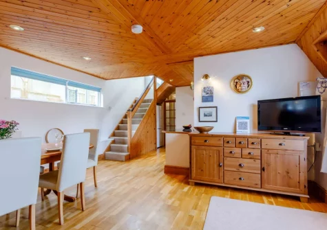 The dining area at Lakenham Lodge, Northam