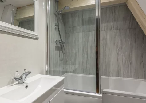 The bathroom at Lakeside Haven, Kilkhampton