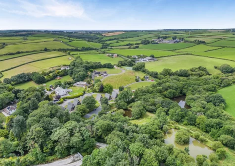 Guests are free to wander the 17 acres of grounds and lakes