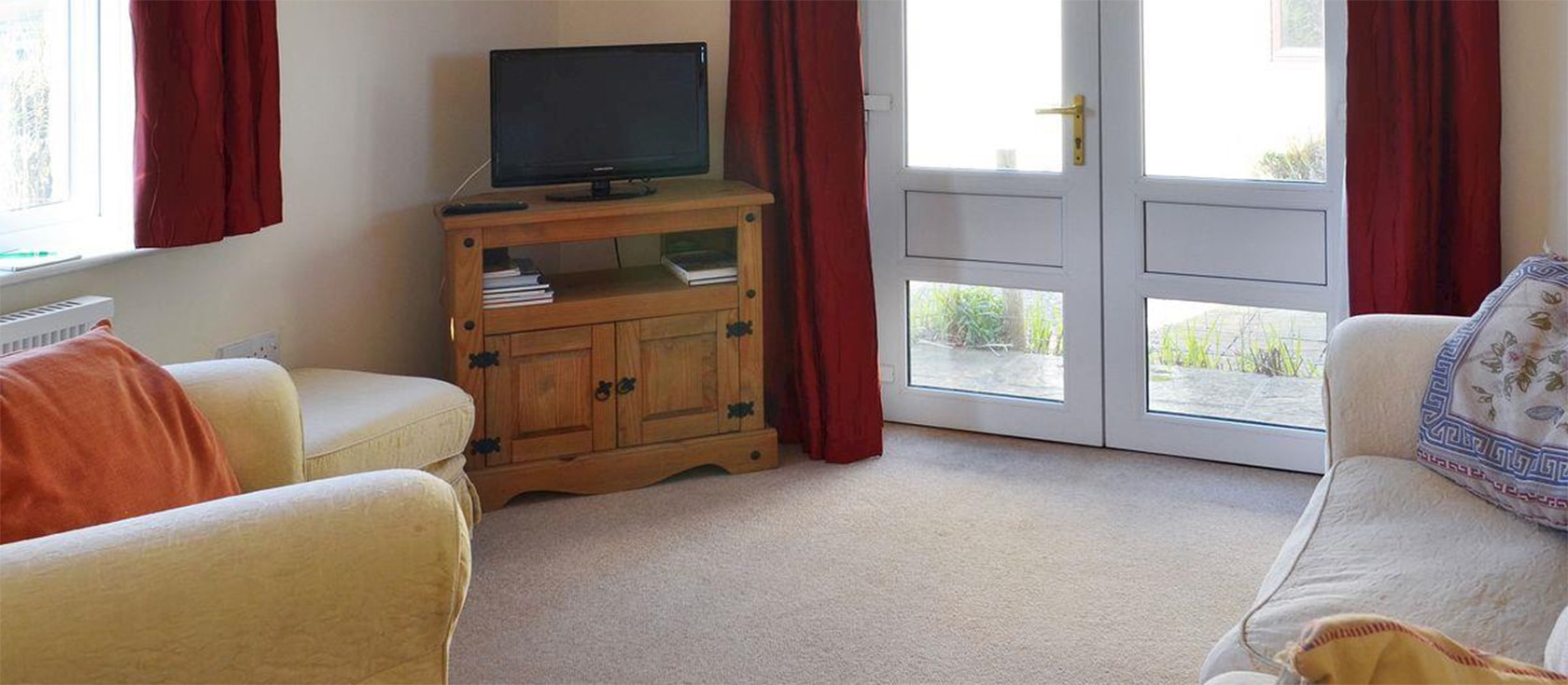 Lambs Gate, Newbarn Farm, Collaton St Mary is an attractive two bedroom holiday cottage with modern open-plan living room, kitchen with dishwasher and private courtyard garden. The farm has 15 acres for exploring including fishing lakes.