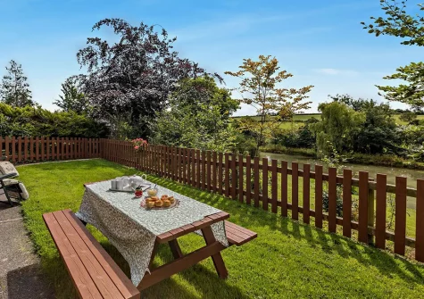 The alfresco dining area & garden at Lamerton Barn, Holsworthy
