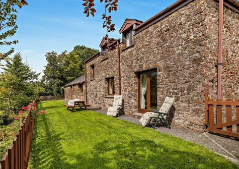 The alfresco dining area & garden at Lamerton Barn, Holsworthy