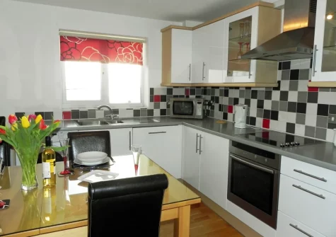The kitchen & dining area at Lamorna, Porthleven