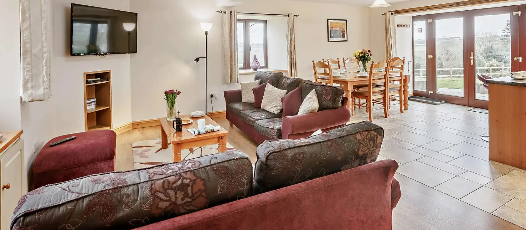 Lane Barton Stables, Woolfardisworthy is a charming 3-bedroom barn conversion set on a former dairy farm. Enjoy countryside views, shared hot tub, outdoor games on expansive lawns, and easy access to North Devon's stunning beaches and attractions.