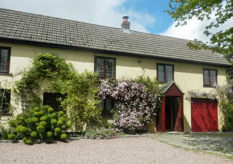 Lantern Cross Cottage is in a beautiful rural setting with no immediate neighbours & countryside views