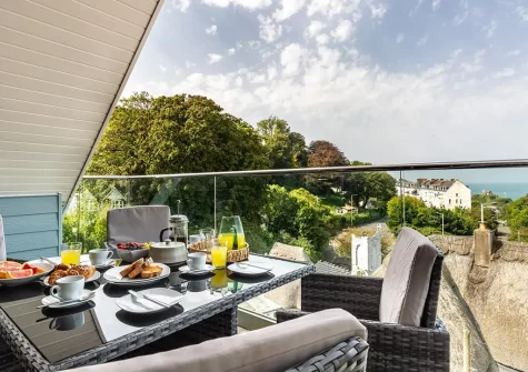 The balcony & alfresco dining area at Lantern View, Ilfracombe