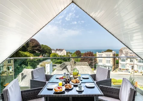 The balcony & alfresco dining area at Lantern View, Ilfracombe