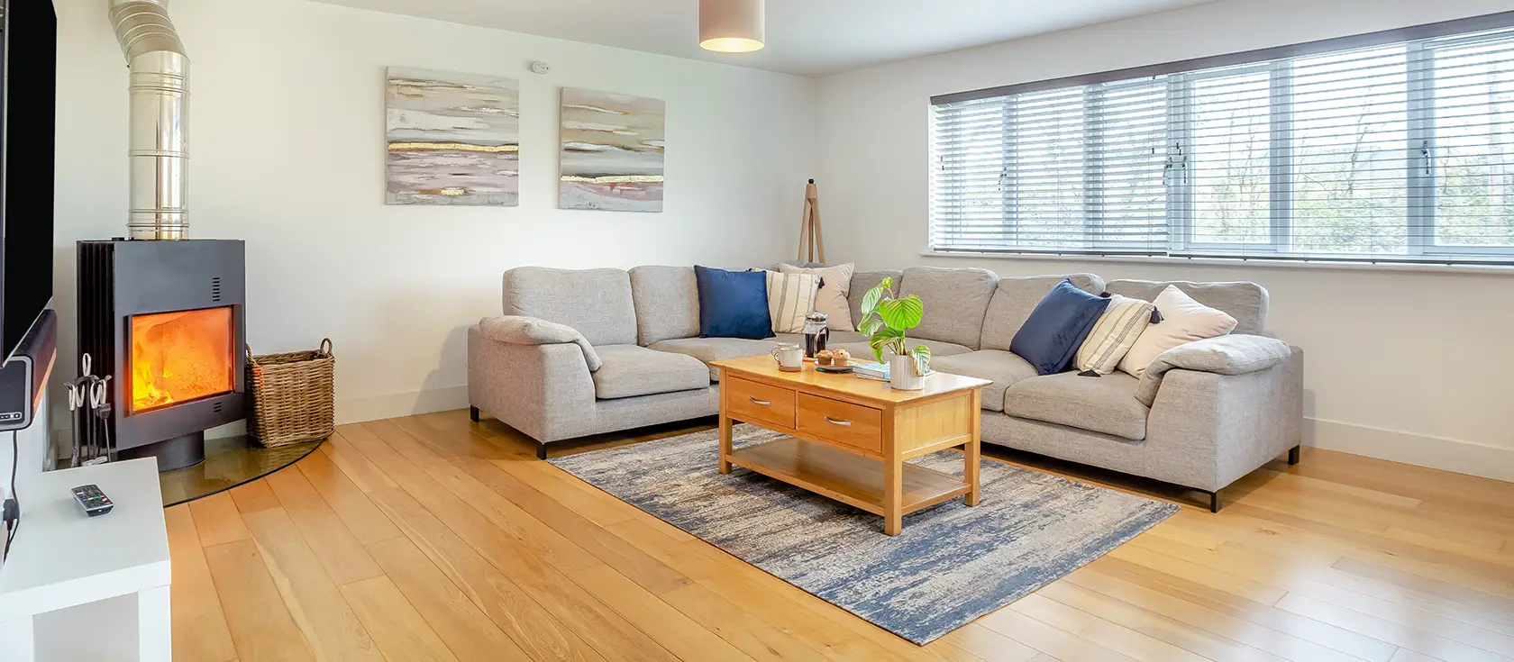 Lanveans, Bude is a magnificent 5-bedroom luxury house featuring wood burner, spacious enclosed garden, and stunning balcony. Just 1 mile from golden beaches, it's perfect for large groups seeking coastal comfort and memorable Cornish holidays.