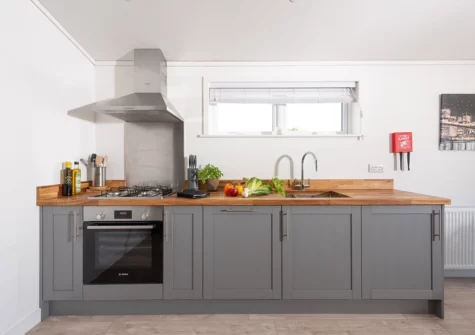 The kitchen at Lavender Lodge, 8 Roadford Lake Lodges, Broadwoodwidger