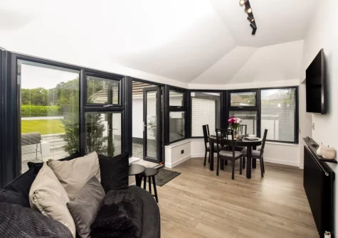 The sitting & dining area at Lazy Acres, Pyworthy