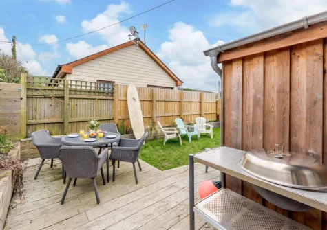 The decked patio, barbecue, alfresco dining, outdoor sitting area & garden at Leadengate Fields, Croyde