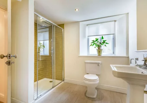 The bathroom at Lerryn Cottage, Lostwithiel