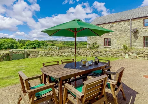The patio, alfresco dining area & garden at Levant, Germoe