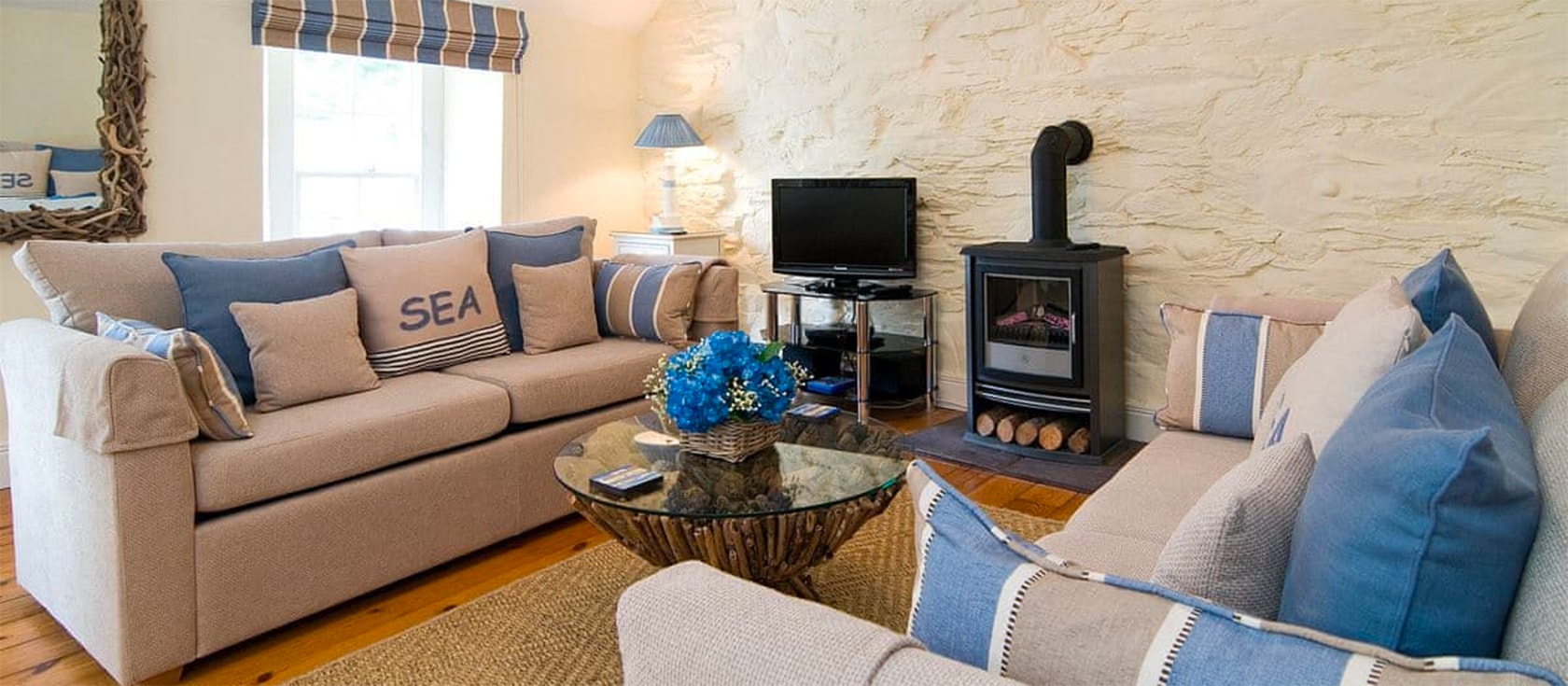 Libbys Cottage is a listed two-bedroom cottage in Polperro's Warren area. Spread over three floors, it has exposed stone walls, window seats and a furnished patio garden. The cottage is close to many tearooms and inns and has allocated parking.