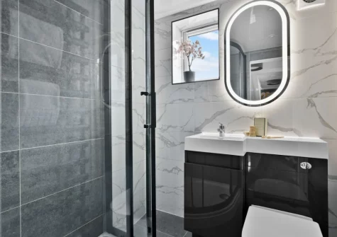 The shower room at Lilly's Cottage, Dawlish