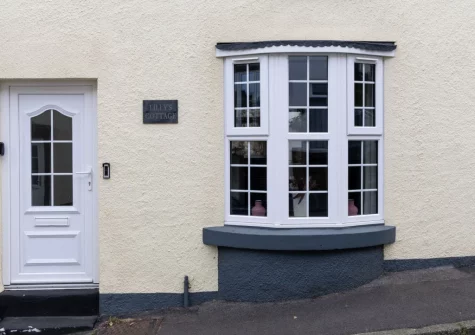 Lilly's Cottage is a refurbished three-storey cottage that's less than a five minute walk to Dawlish beach & seafront