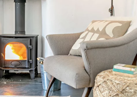 The living area at Lilyville at Higher Treyone, Hessenford