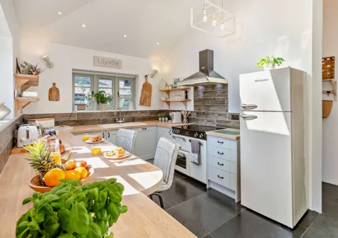 The kitchen at Lilyville at Higher Treyone, Hessenford