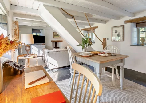 The dining area at Lilyville at Higher Treyone, Hessenford