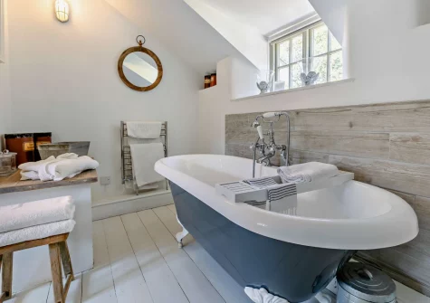 The bathoom at Lilyville at Higher Treyone, Hessenford