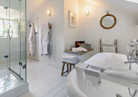 The bathroom at Lilyville at Higher Treyone, Hessenford