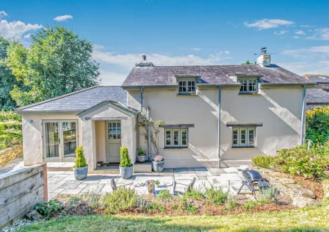 Lilyville at Higher Treyone is a beautifully renovated farm cottage surrounded by countryside, just a stone's throw from the Cornish coast