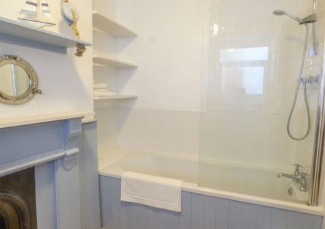 The bathroom at Limpet Cottage, Brixham