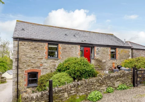 Linden at South Tofrey Farm is a reverse level barn conversion that oozes character with exposed beams & wooden floors