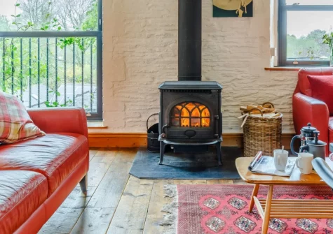 Linden at South Tofrey Farm, Golant is a characterful two-bedroom cottage in peaceful Golant village, featuring shared heated pool and sauna, a cosy wood burner, and easy access to the Eden Project and South Cornwall's stunning coastline.