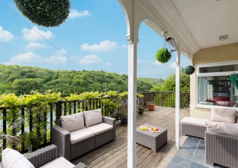 The decked terrace & outdoor sitting area at Lindos, Looe