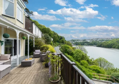 The decked terrace & outdoor sitting area at Lindos, Looe