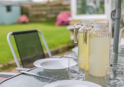 The patio & alfresco dining area at Little Birds, St Merryn