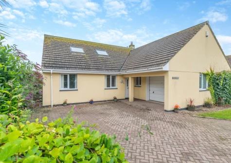 Little Birds is situated within the pretty village of St Merryn and just a few kilometres to many beautiful beaches
