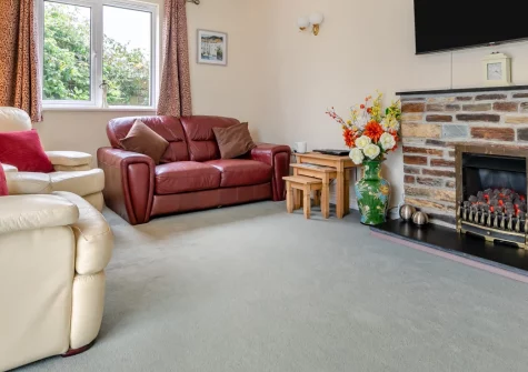 Little Birds, St Merryn is a spacious single-storey house perfect for families and friends, featuring a sunny conservatory, generous enclosed garden with table tennis, and easy access to stunning North Cornwall beaches and coastal adventures.