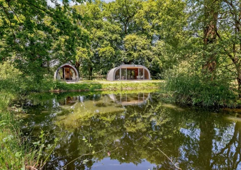 Little Cedar, ucked away on the outskirts of Dartmoor National Park, enjoys serene views over the lake