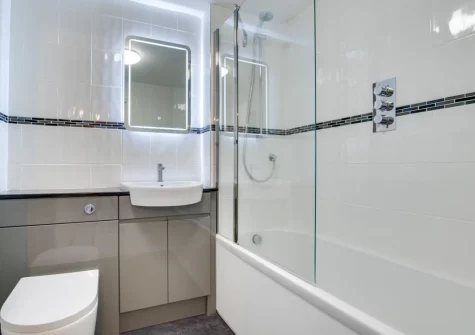 The bathroom at Little Dolphins, Padstow