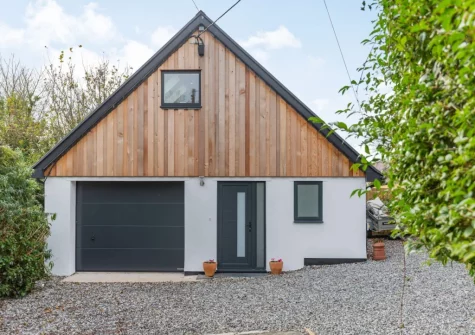 Little Eddy has a contemporary upside-down layout designed to make the most of the stunning sea views